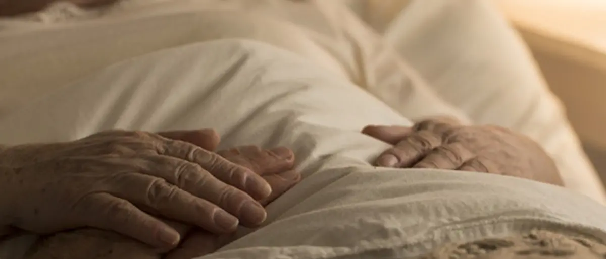 Ha l'Alzheimer ma il medico terrorizzato dal Covid non lo visita: «Mio marito si sta lasciando morire»