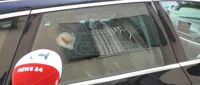 Film commission, Spirlì non risponde su Minoli e sfugge alle telecamere