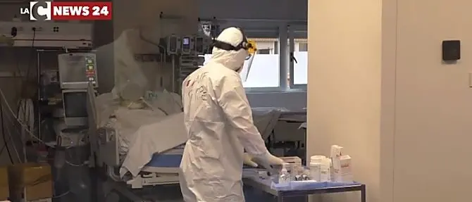 Coronavirus, altra vittima all'ospedale di Cosenza: muore anziana di Morano