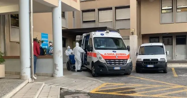 Corigliano Rossano, al pronto soccorso difficile gestione dei sospetti covid: «Mancano spazi dedicati»