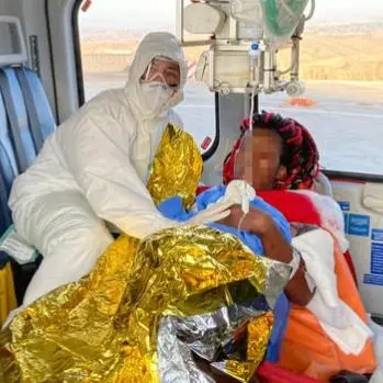 Lampedusa, migrante partorisce a bordo dell’elisoccorso