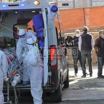 Polo Covid a Gioia Tauro, il primo paziente arriva dal Gom di Reggio: video