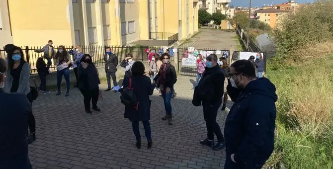 Coronavirus a Corigliano Rossano, scuole chiuse: protestano i genitori