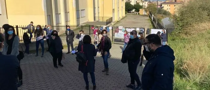 Coronavirus a Corigliano Rossano, scuole chiuse: protestano i genitori