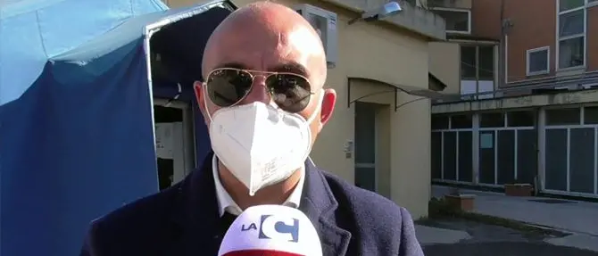 Acri, furia del sindaco: «Ospedali da campo? Qui abbiamo un piano vuoto e macchinari pronti»