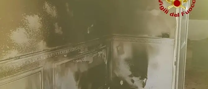 Mansarda in fiamme nel Catanzarese, salva una novantenne