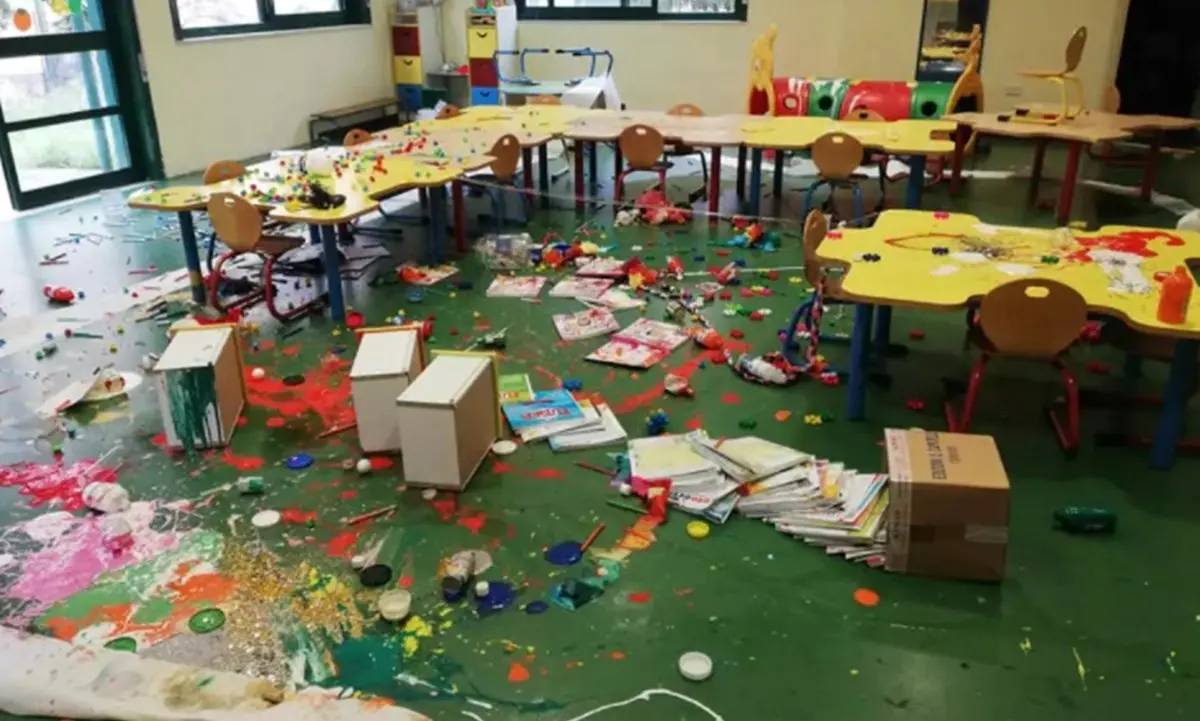 Reggio Calabria, devastata da vandali la scuola d’infanzia Arghillà Salice