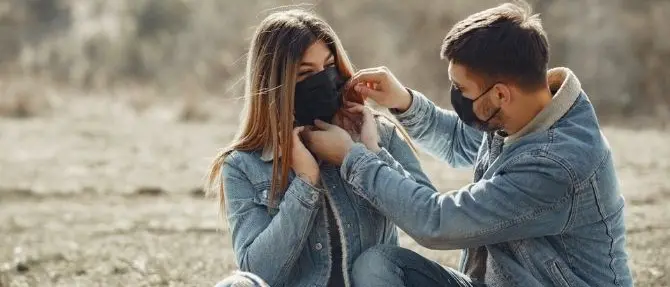 Parenti, amici e “compagni di coccole”: le regole del lockdown in Europa