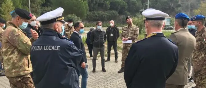 Coronavirus, a Catanzaro una tensostruttura per eseguire i tamponi