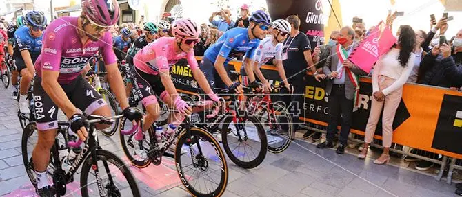 Giro d'Italia, due comuni calabresi premiati per la racconta differenziata