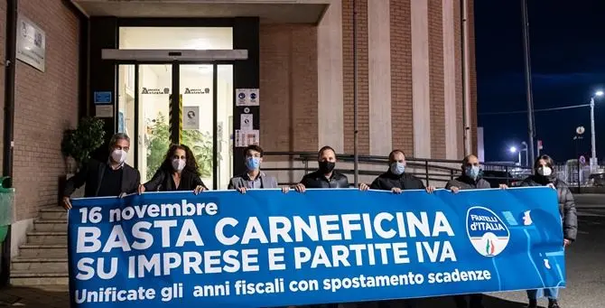 Imprese e partite iva piegate dalla pandemia, sit-in di Fratelli d'Italia a Catanzaro