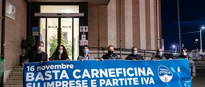 Imprese e partite iva piegate dalla pandemia, sit-in di Fratelli d'Italia a Catanzaro