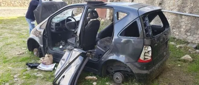 Cosenza, al via le rimozioni di vecchie auto abbandonate in più zone della città