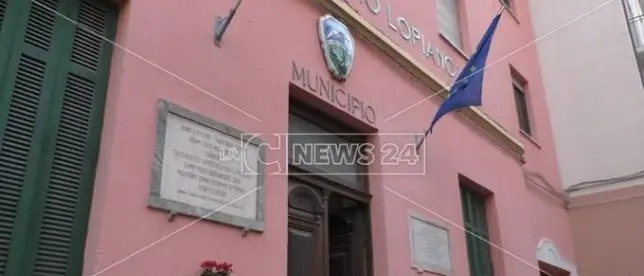 Cetraro, il comune “dimentica” di pagare la luce: debito di quasi 2 milioni