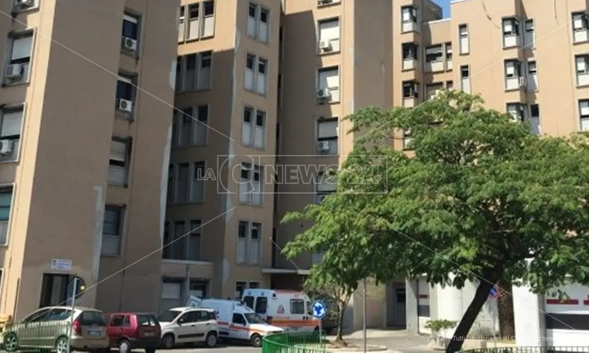 Ospedale Corigliano Rossano, mancano medici dopo l'apertura del polo Covid