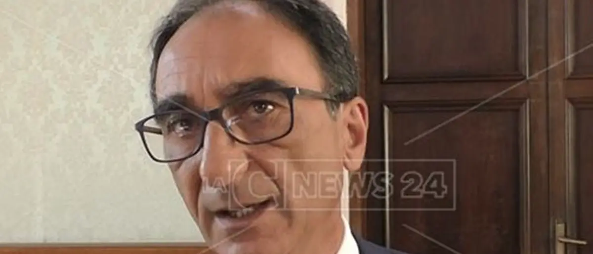 Coronavirus, 680 casi nel bollettino, Abramo rassicura: «Dati dei tamponi inviati in Puglia»