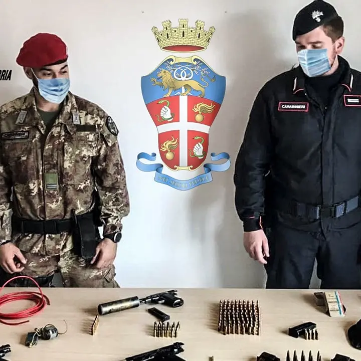 Arsenale in un terreno demaniale, sequestro dei carabinieri nel Reggino
