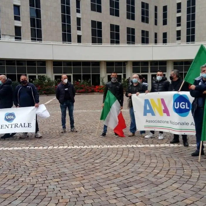 Fondi sostegno attività produttive, 300 ambulanti protestano davanti alla Regione Calabria