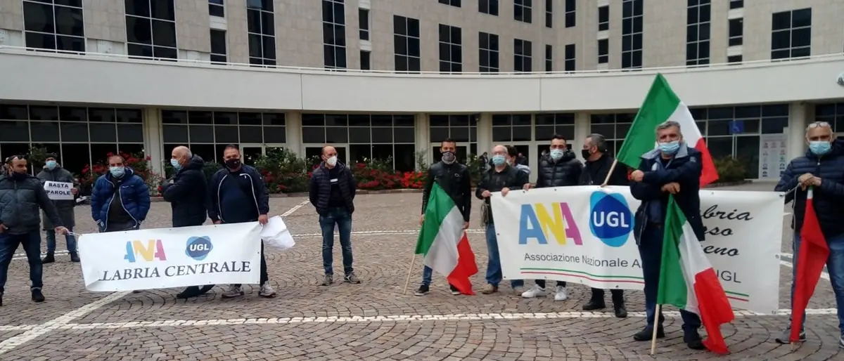 Fondi sostegno attività produttive, 300 ambulanti protestano davanti alla Regione Calabria