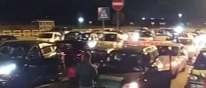 Sanità Calabria, nuovo drive-in di protesta alla Cittadella regionale: video