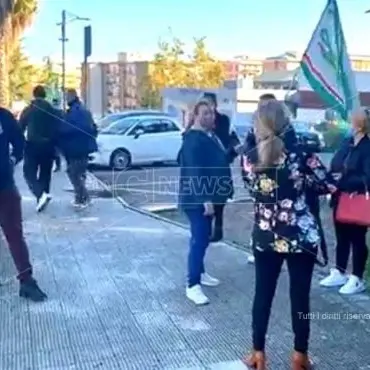 Ospedale di Rossano, gli addetti al servizio mensa in protesta