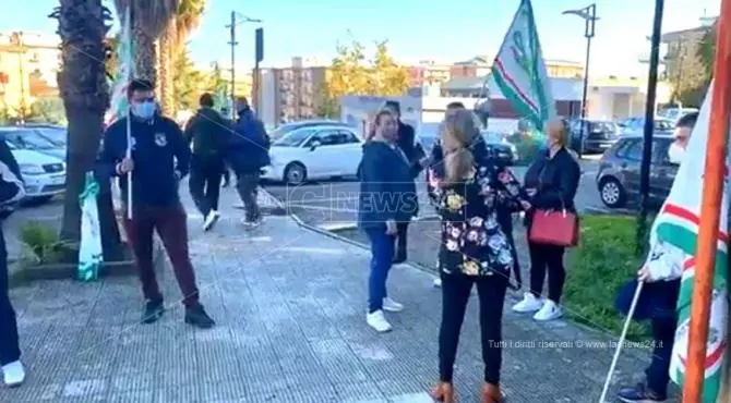 Ospedale di Rossano, gli addetti al servizio mensa in protesta