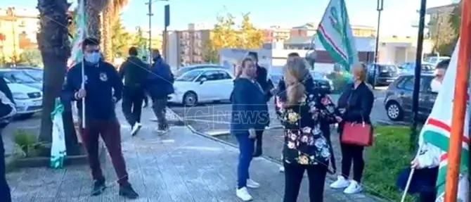 Ospedale di Rossano, gli addetti al servizio mensa in protesta