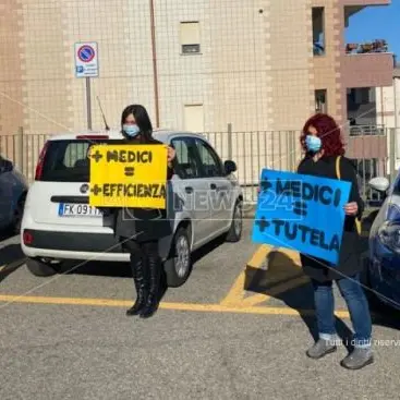 Corigliano, proteste all’ospedale: «Polo Covid sia separato da altri reparti»