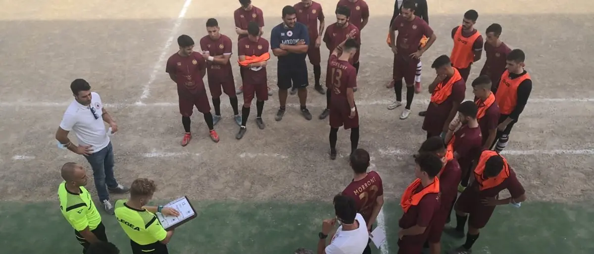 Calcio, anche per gli arbitri lo stop forzato dopo un buon avvio