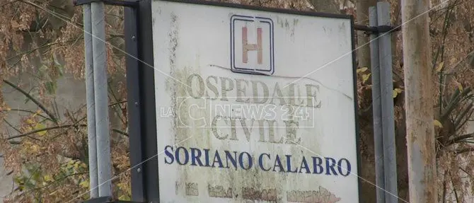Ospedale Soriano, la denuncia dei sindaci: «Malati in tenda e i vecchi presidi muoiono»