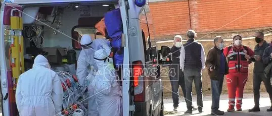 Medico assente ma per l'Asp di Reggio è in commissione: lui se ne accorge e denuncia