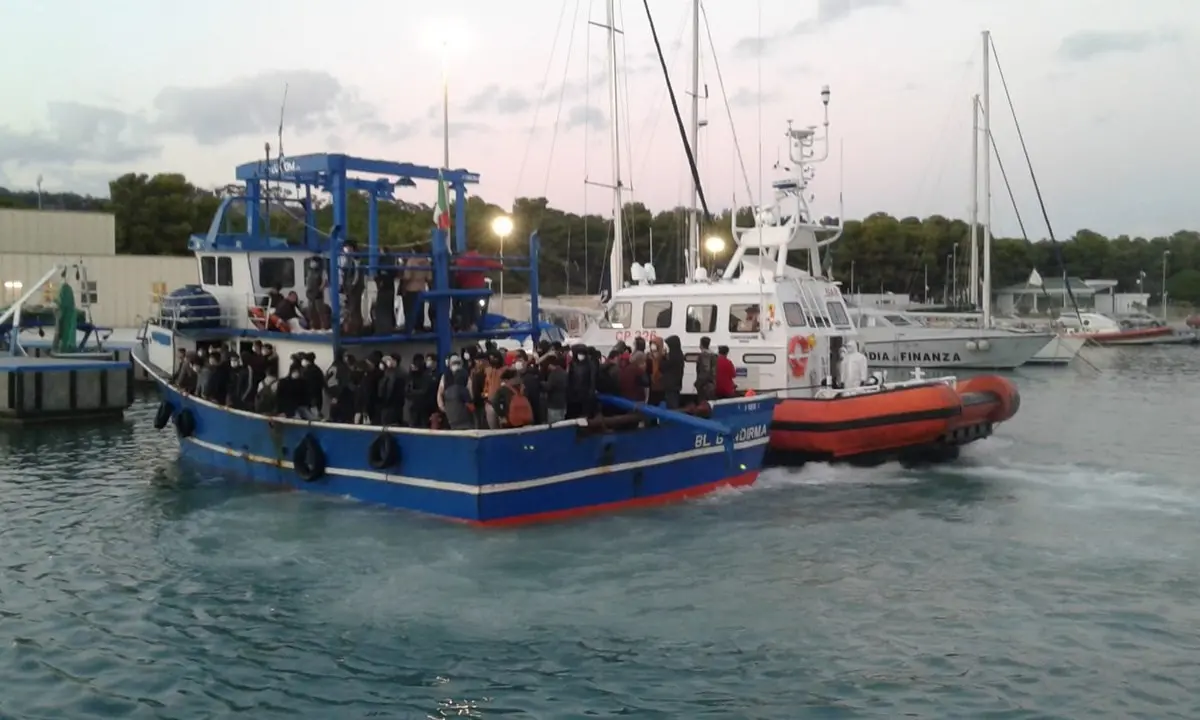 Nuovo sbarco in Calabria, oltre cento migranti arrivati a Roccella