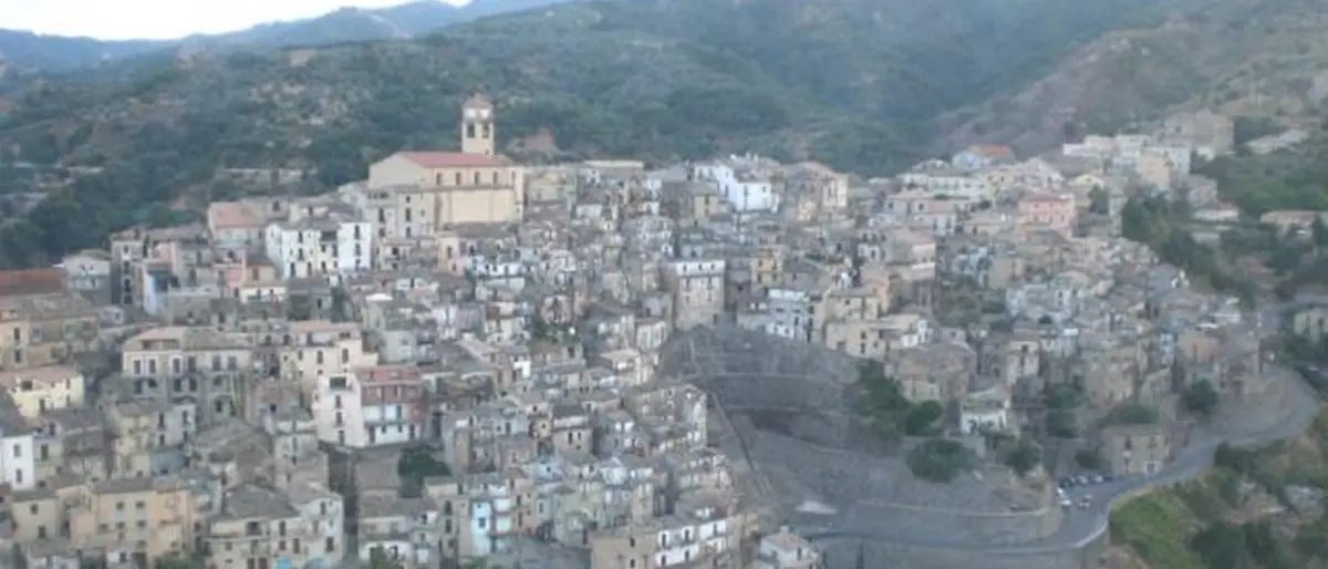 Badolato, la minoranza comunale contro Tallini: «Qui ha dettato legge»