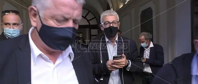 Rai 3 “caccia” Morra: arriva a Napoli per partecipare a Titolo V ma lo mandano via