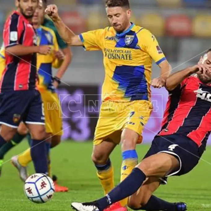 Serie B, un Cosenza da urlo vince 2-0 a Frosinone: è la prima vittoria stagionale