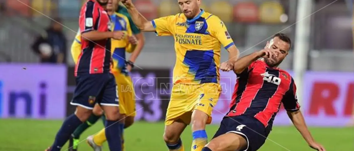 Serie B, un Cosenza da urlo vince 2-0 a Frosinone: è la prima vittoria stagionale