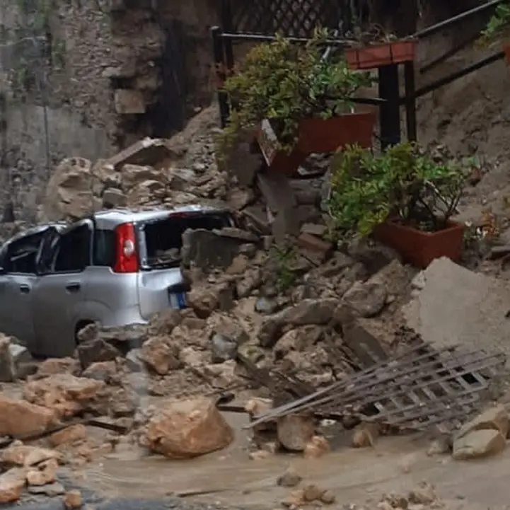 Maltempo Sibaritide, crolli a Corigliano Rossano: sulla costa allagamenti e mareggiate