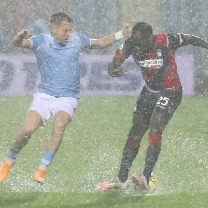 Crotone affonda per il maltempo ma la partita con la Lazio si gioca lo stesso