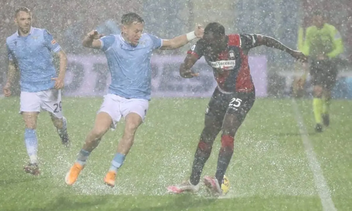 Crotone affonda per il maltempo ma la partita con la Lazio si gioca lo stesso