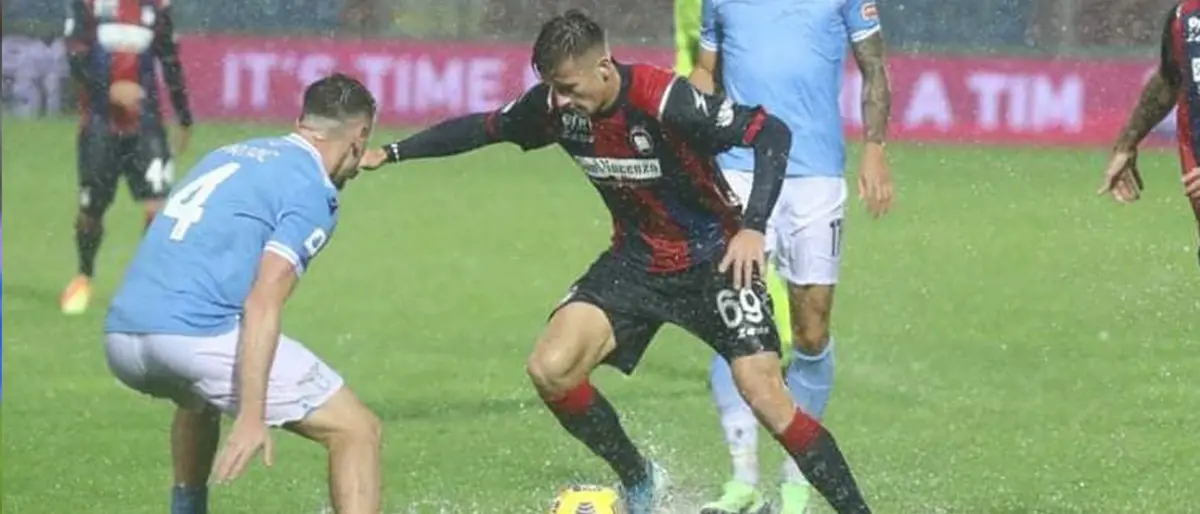 Serie A, il Crotone cade sotto i colpi della Lazio in un giorno triste per la città pitagorica