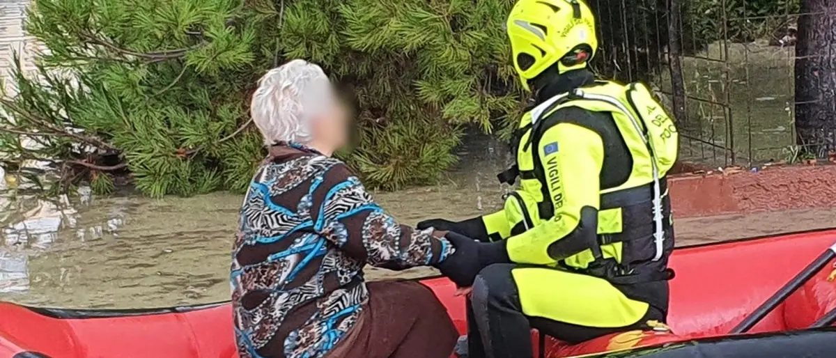 Maltempo a Crotone, esonda il fiume Esaro: evacuate 200 persone