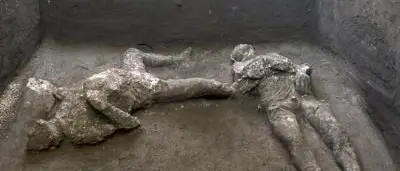 Straordinaria scoperta a Pompei, ritrovati due corpi intatti