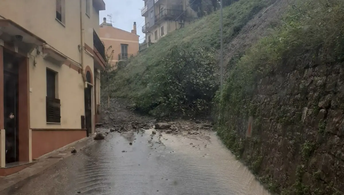 Maltempo Crotone: frane e allagamenti a Cirò e Cirò Marina