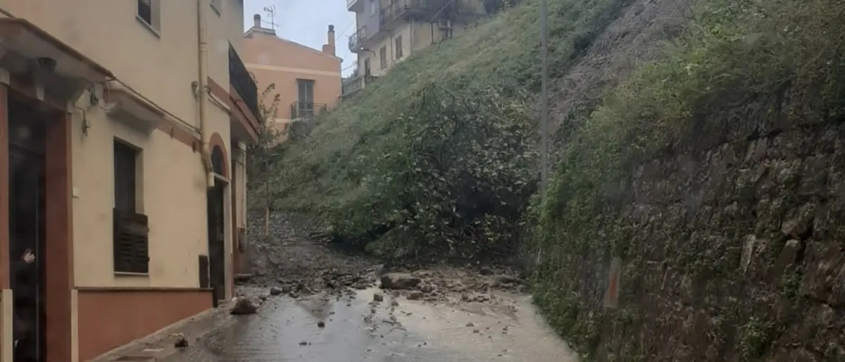 Maltempo Crotone: frane e allagamenti a Cirò e Cirò Marina