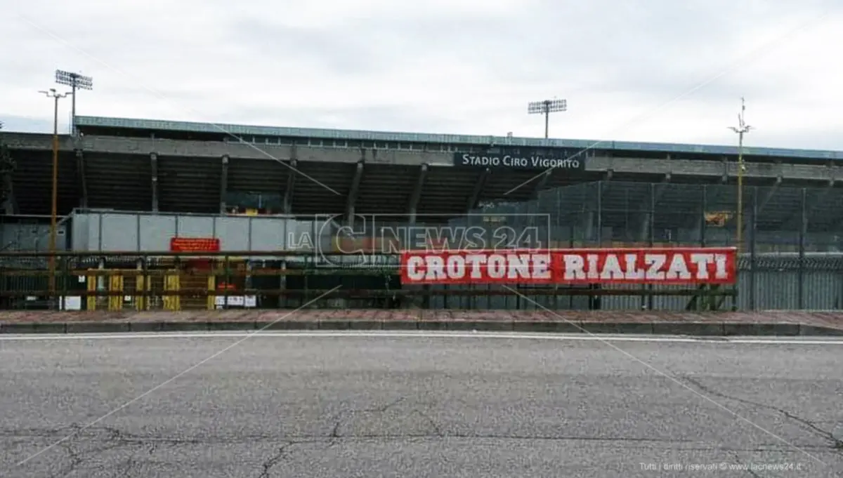 Maltempo Calabria, la solidarietà degli ultras del Benevento e Bologna: «Crotone, rialzati»