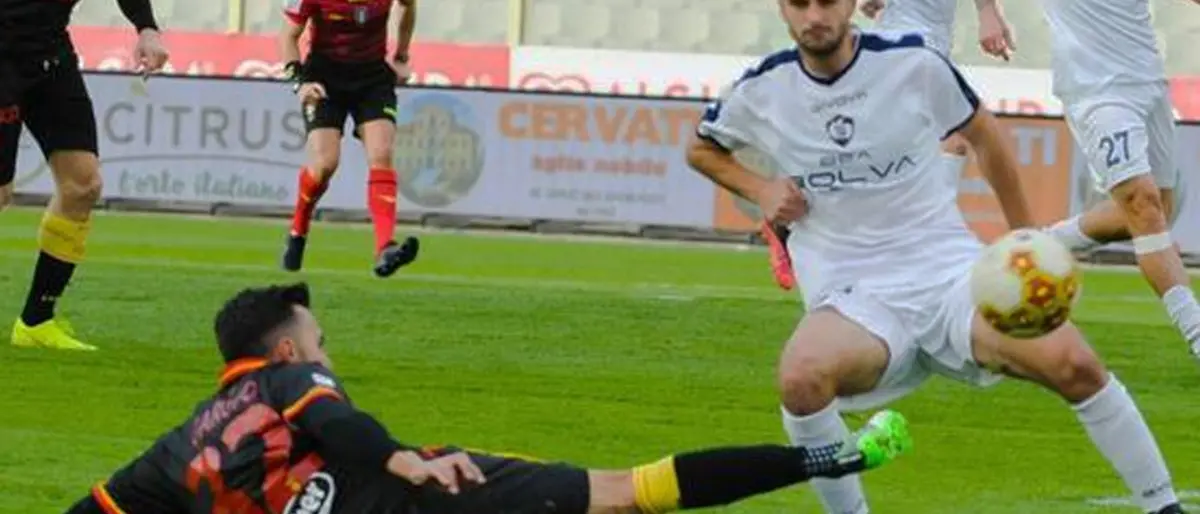 Lega Pro, il Catanzaro vince ancora: battuta la Cavese 2-1