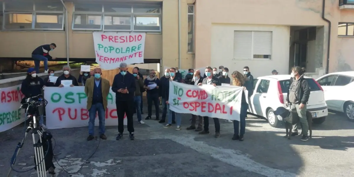 Cariati, occupano l'ospedale per chiederne la riapertura ma l'Asp valuta una casa salute