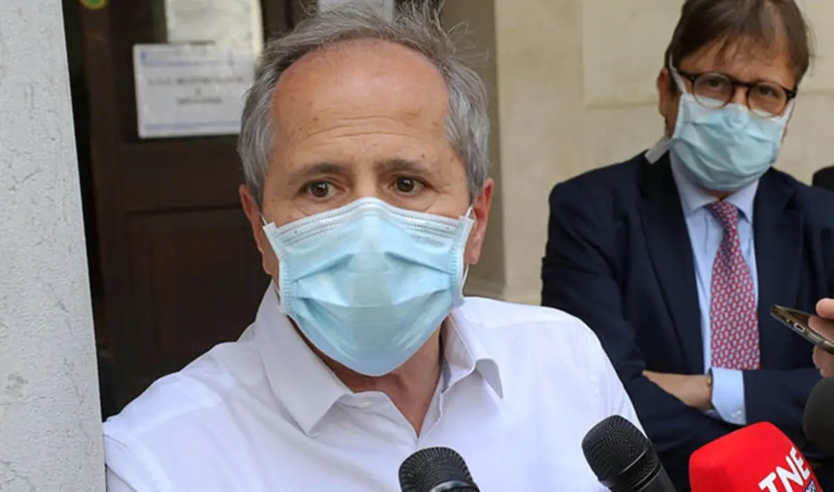 Coronavirus, Crisanti insiste: «Sì al vaccino solo se dati pubblici»