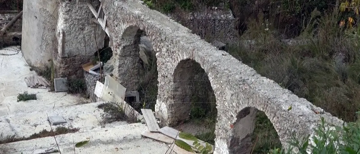 Lamezia, lo scandalo del parco della Pedichiusa: fondi a rischio e residenti inferociti