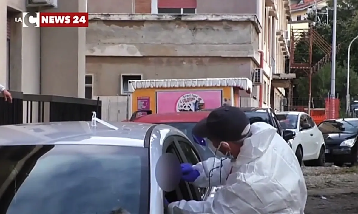 Coronavirus nel Reggino, a Scilla lunghe file di auto e ore d’attesa per i tamponi: video